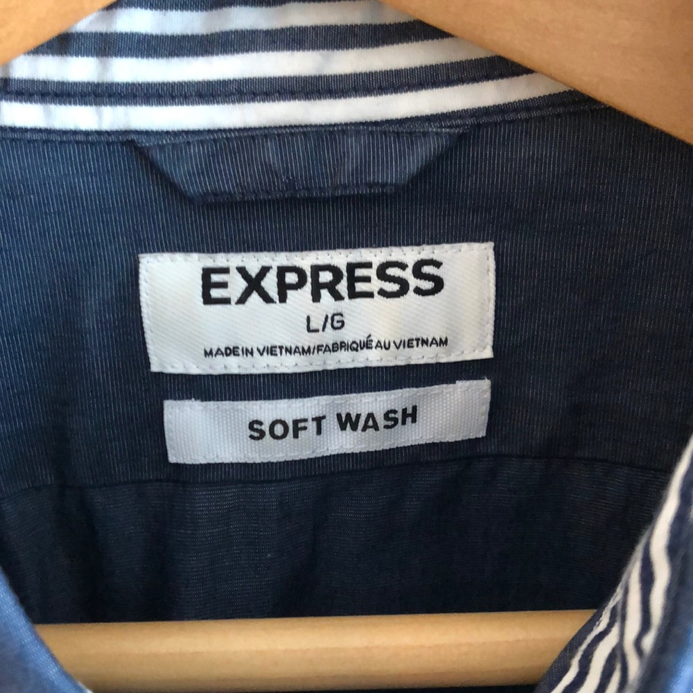 Men’s Express button down - Picture 2 of 3